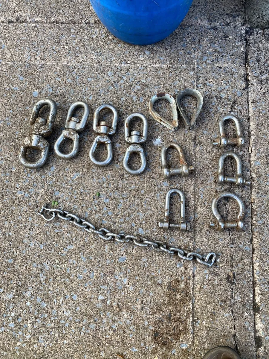 Shackles and swivels - Image 1