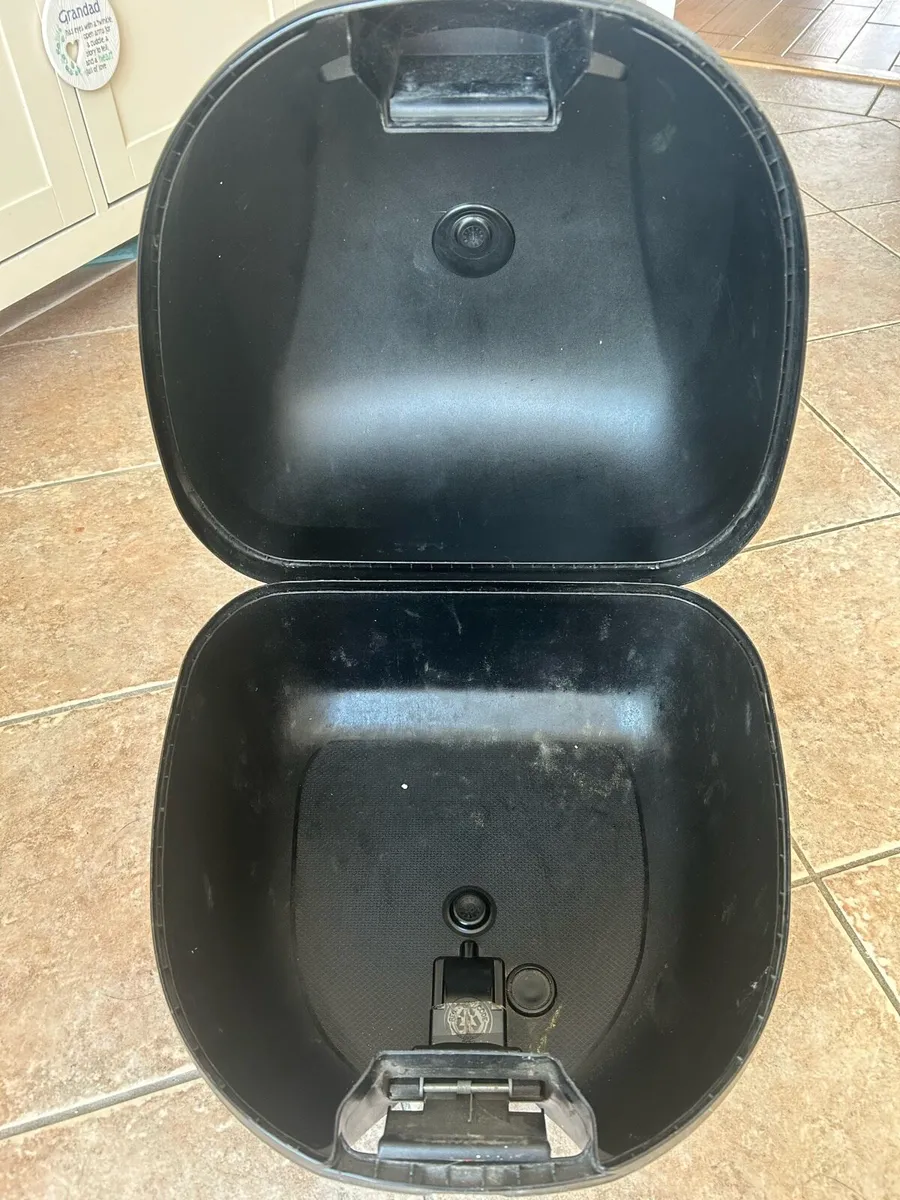 Motorcycle helmet top box - Image 3