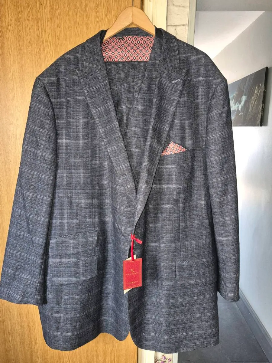 Mens 3 piece suit - Image 1