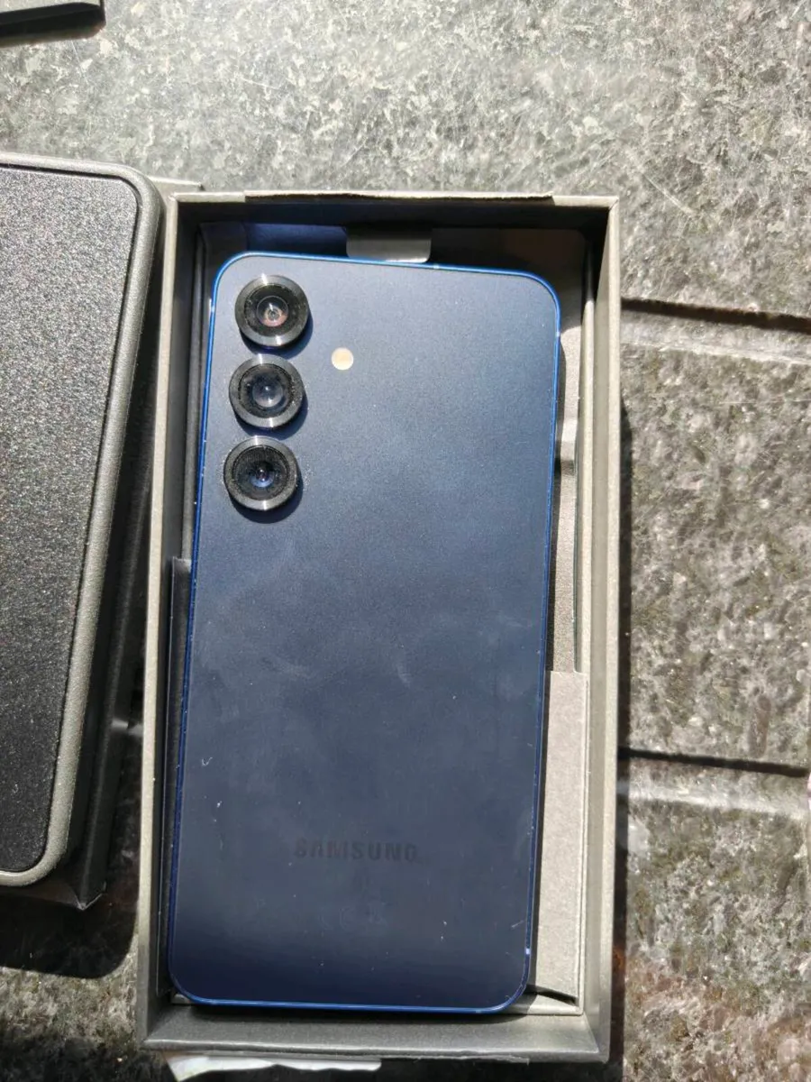 Samsung Galaxy S25 - Image 1