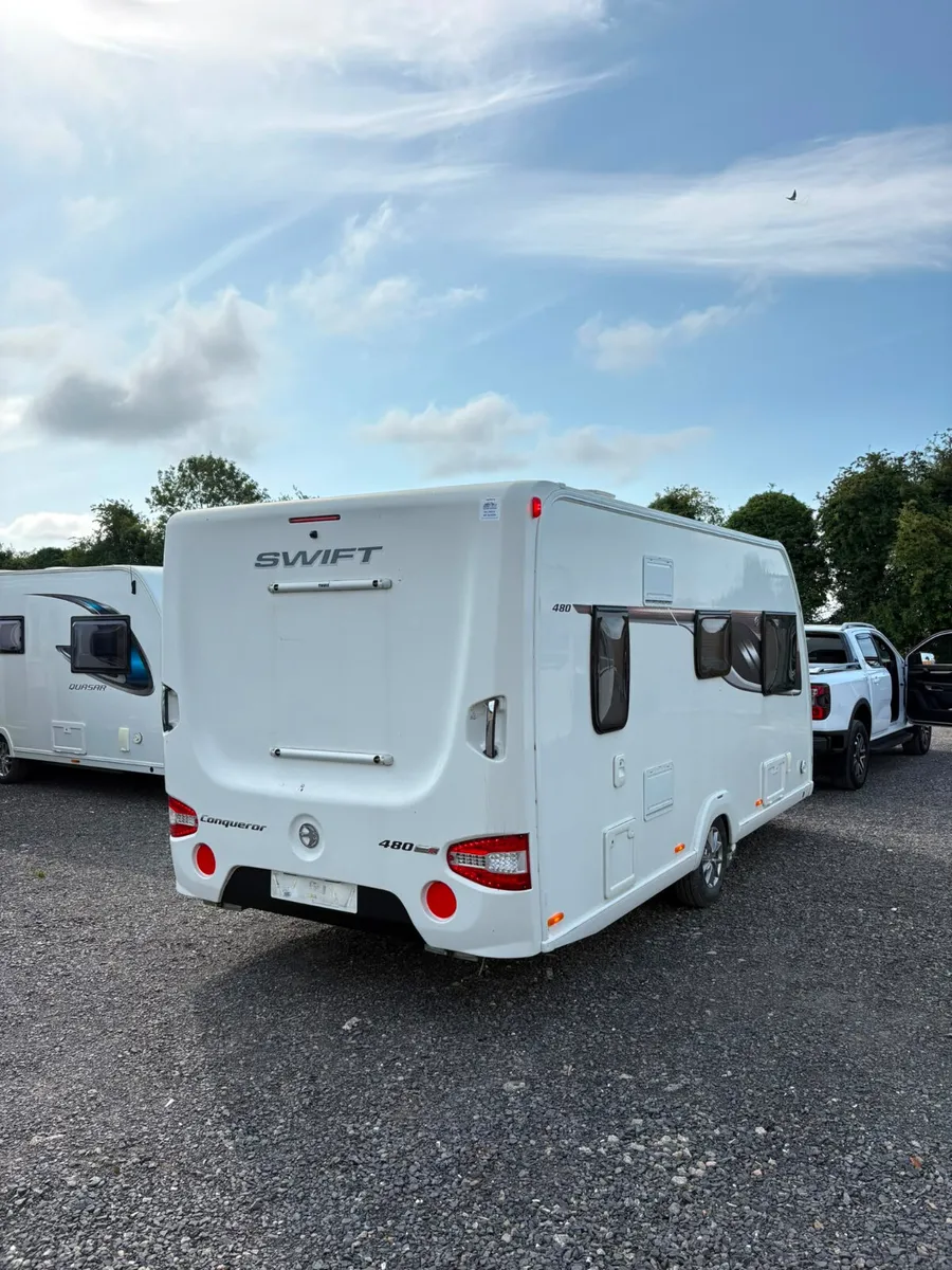 HIGH END SWIFT CONQUEROR 2 BERTH CARAVAN - Image 4