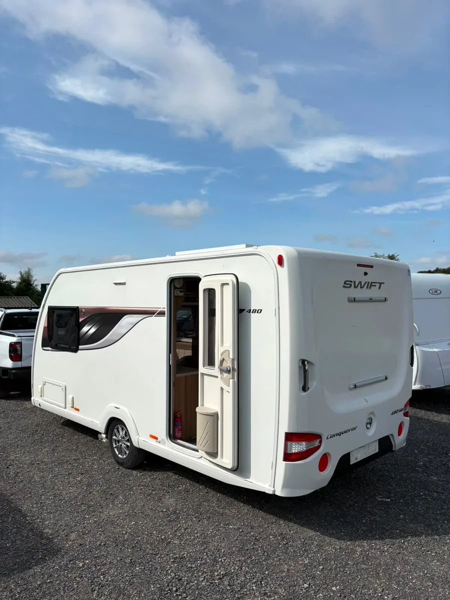 HIGH END SWIFT CONQUEROR 2 BERTH CARAVAN - Image 3