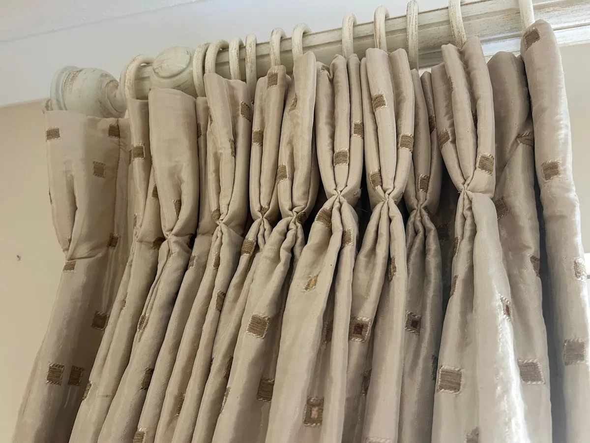 Curtains and pole - Image 4