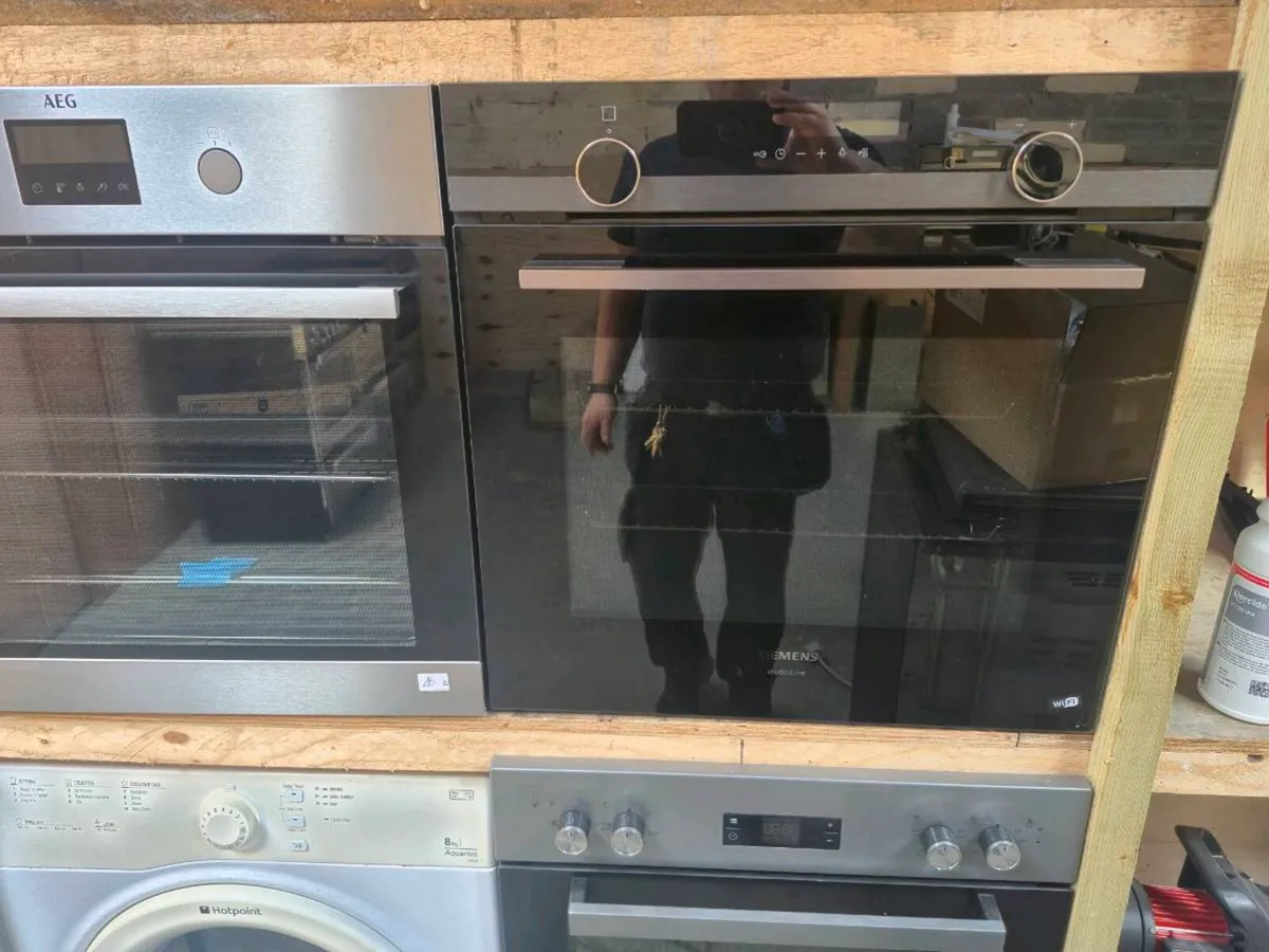 Siemens Pyrolytic Built-in Single Electric Oven - Image 1