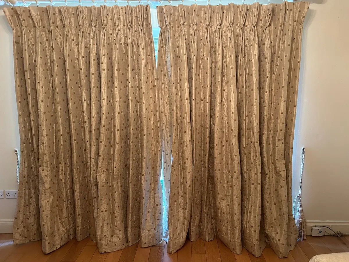 Curtains and pole - Image 1