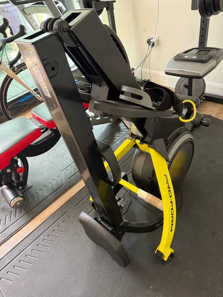 Pro form rowing machine - Image 2