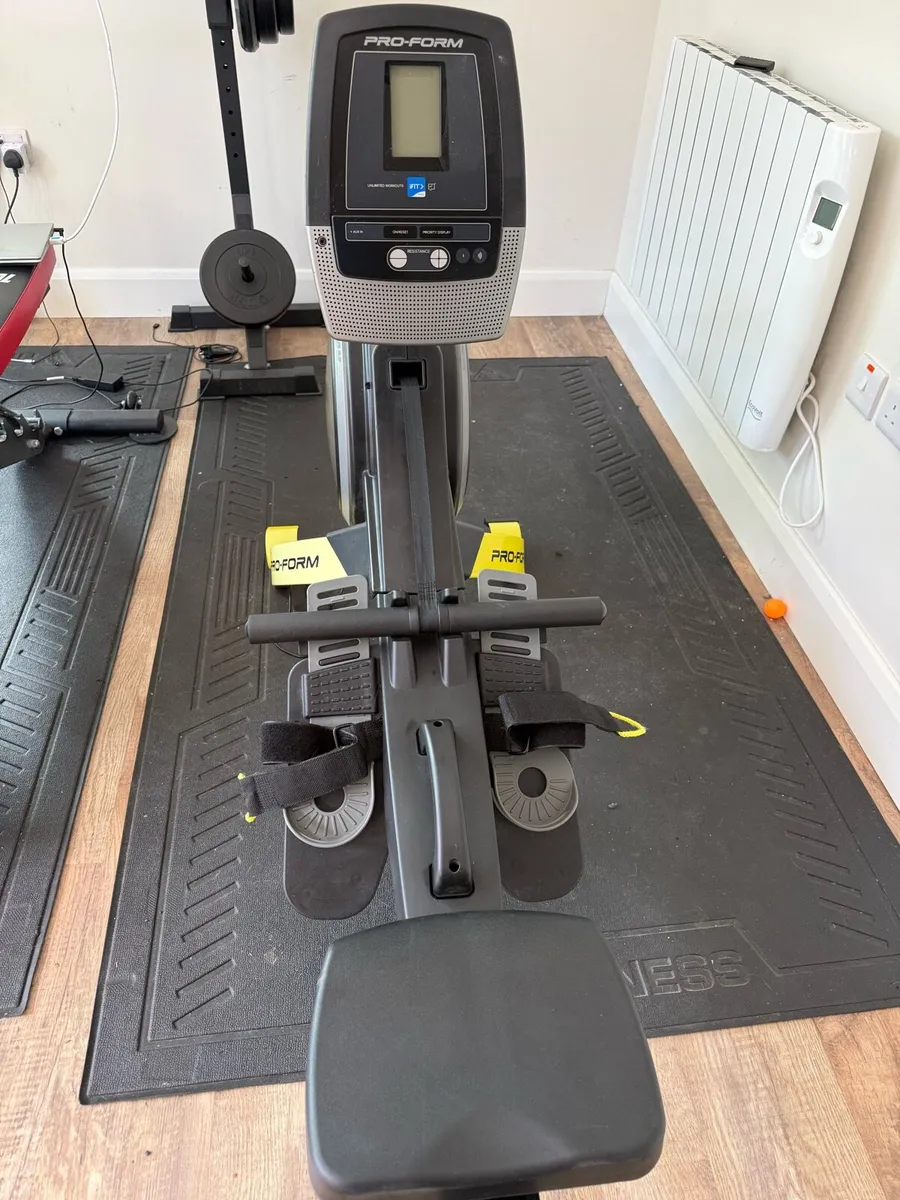 Pro form rowing machine - Image 3