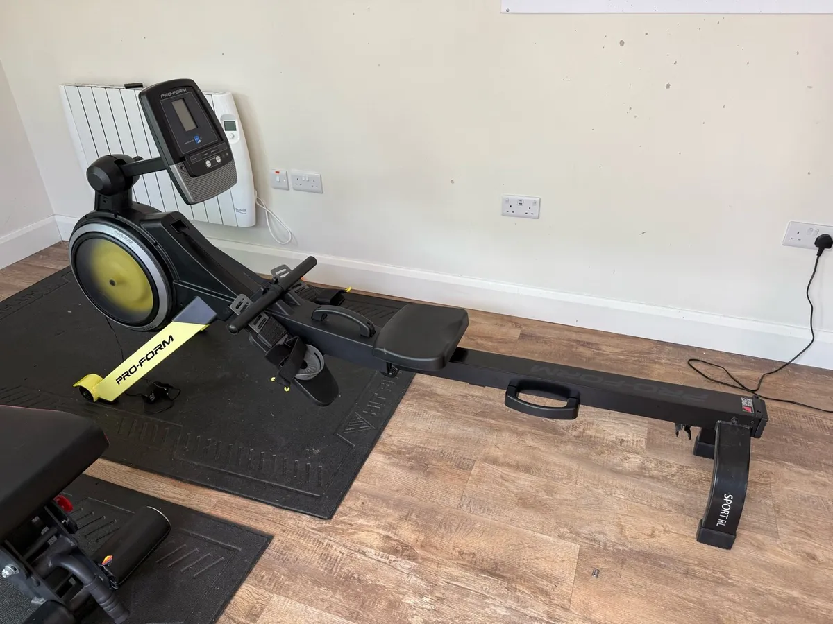 Pro form rowing machine - Image 4