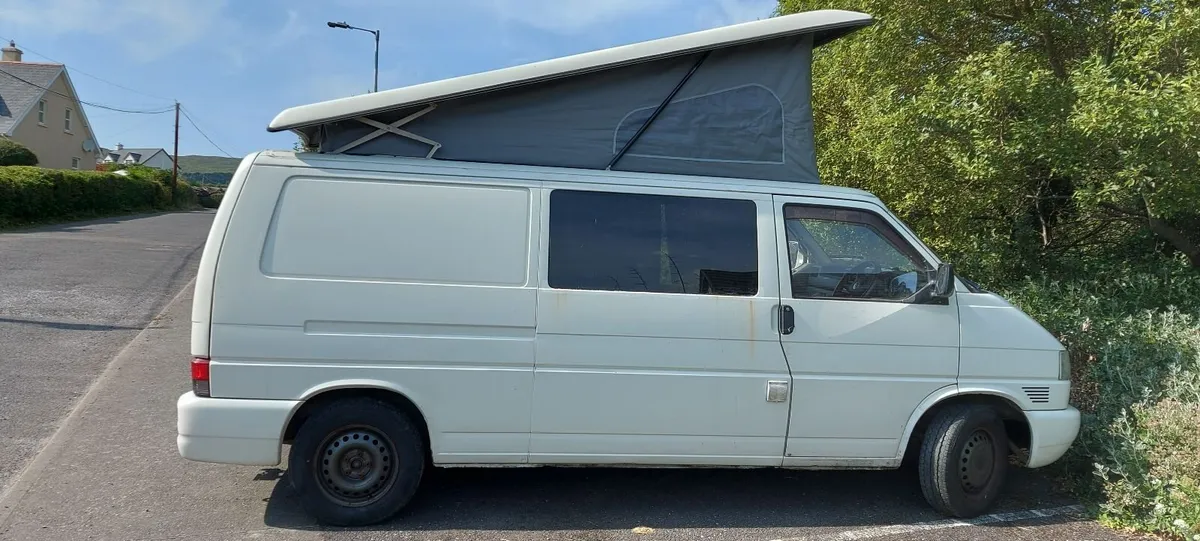Campervan with damaged engine. - Image 4
