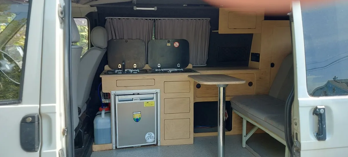 Campervan with damaged engine. - Image 2
