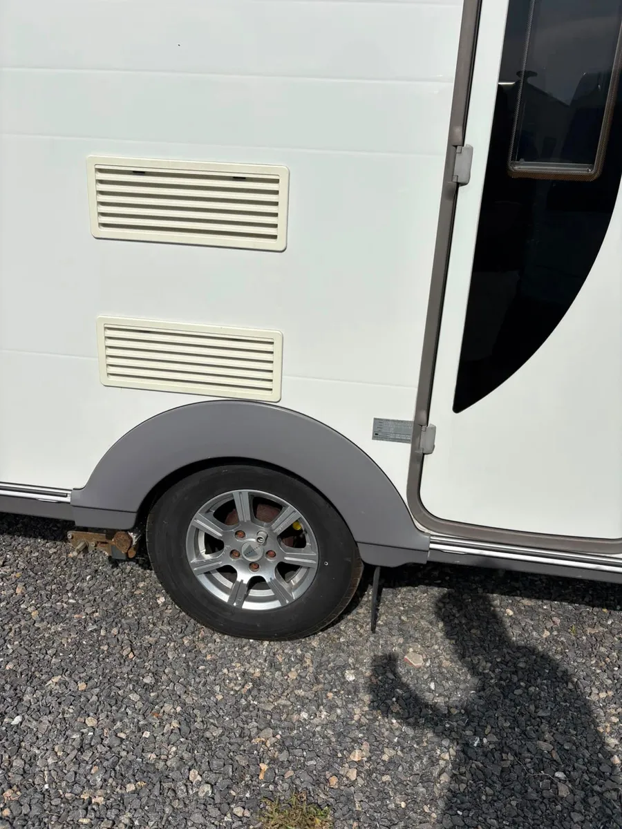 Coachman HIGH END 2 Berth Caravan - Image 4