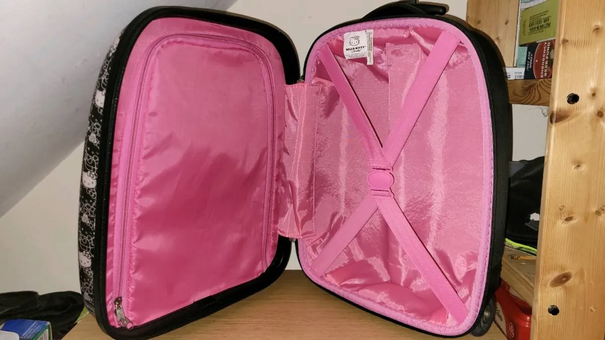 Hello kitty cabin bag - Image 2