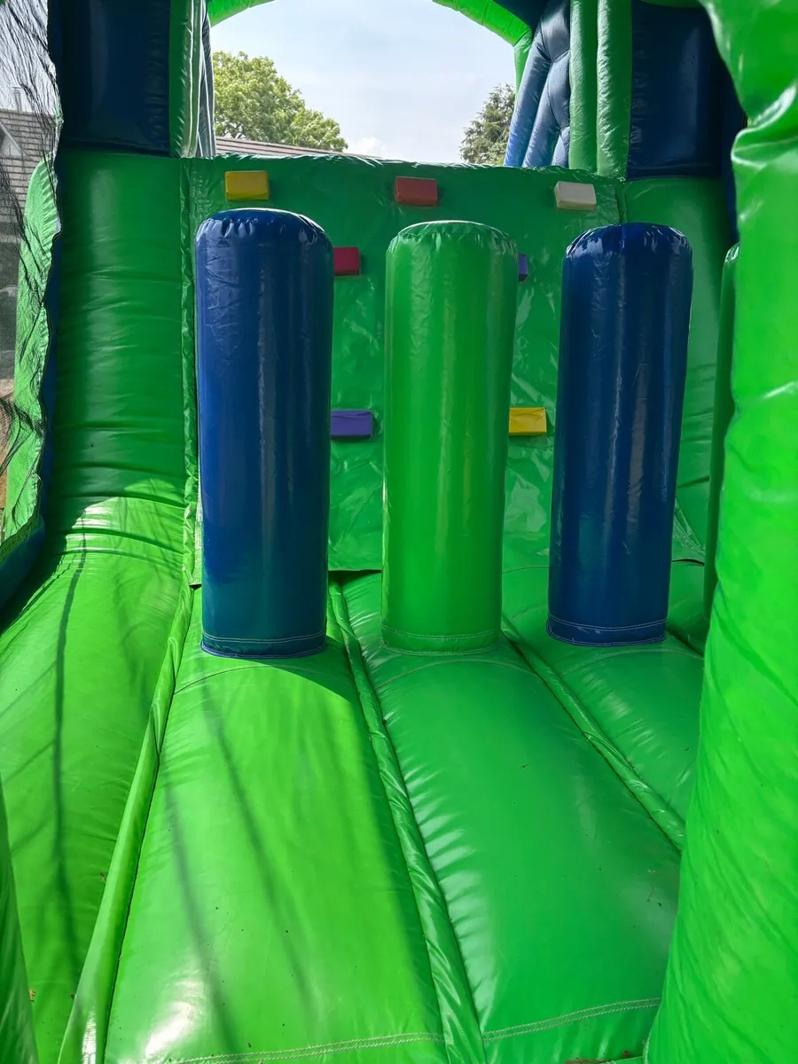 Bouncy castle - Image 4