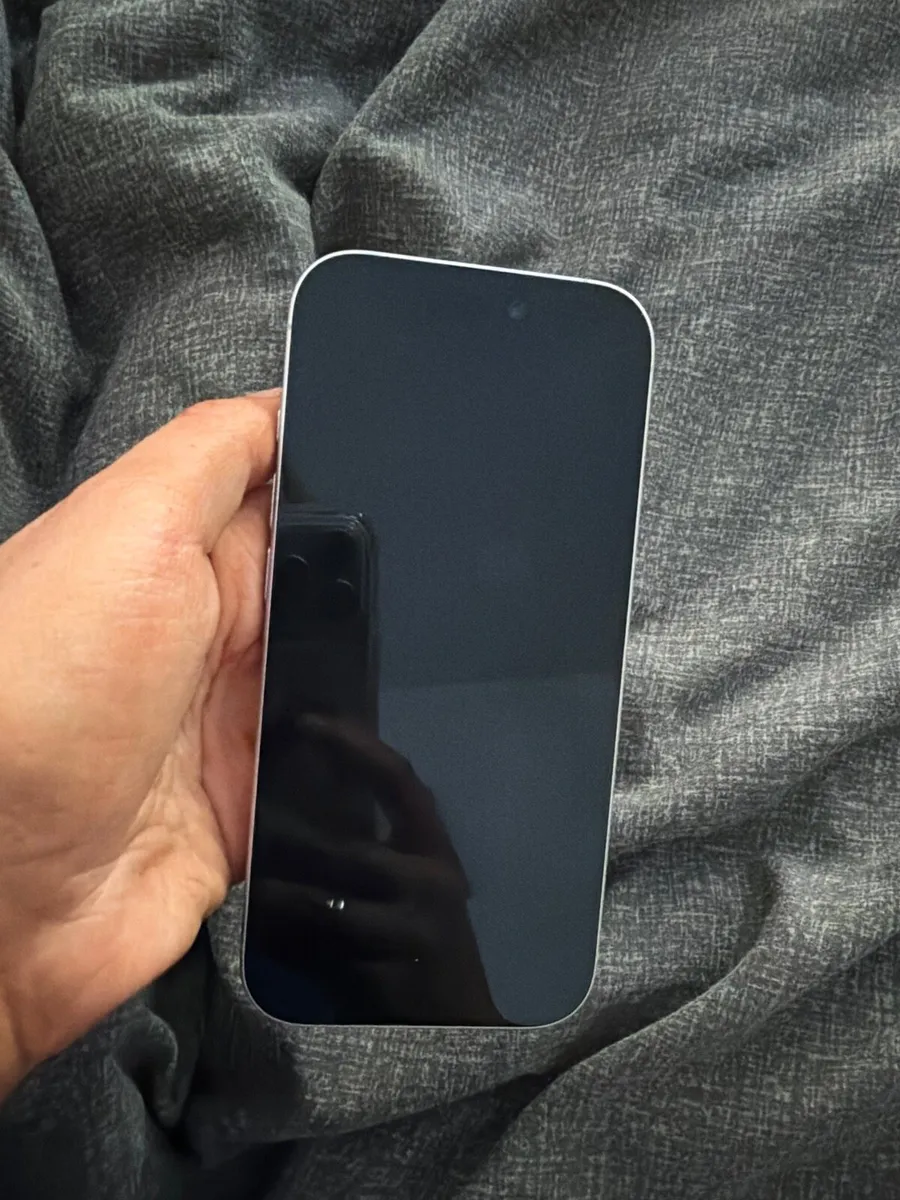 Purple iPhone 17 - Image 3