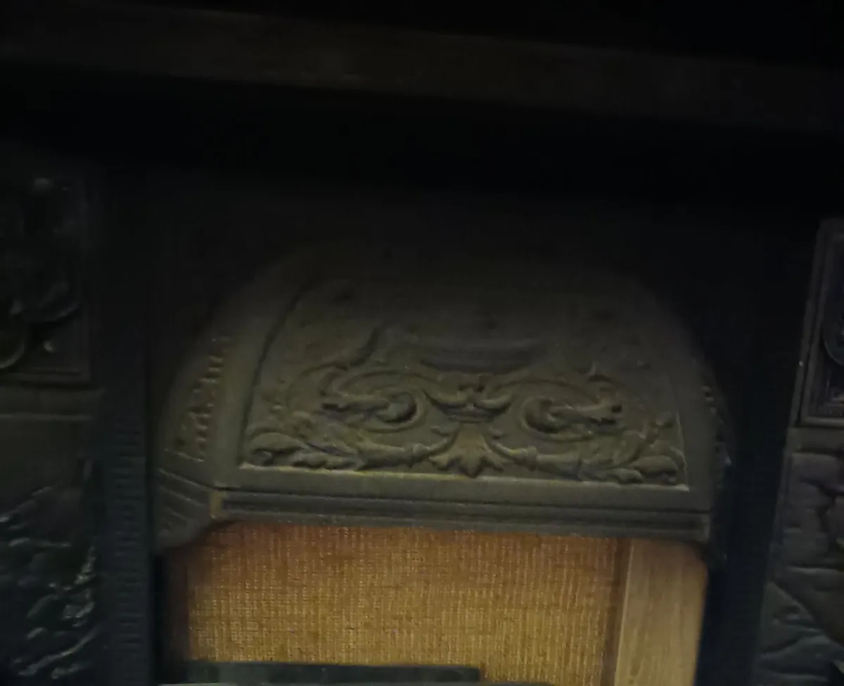 Fireplace and mantlepiece - Image 1