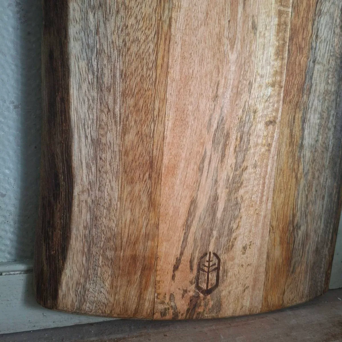 Large Mango Wood Cutting Board - Image 4
