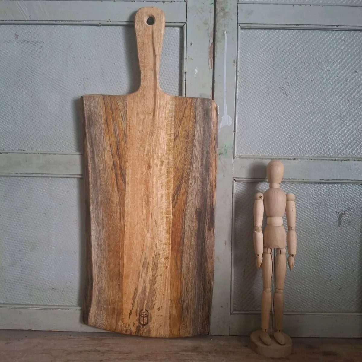 Large Mango Wood Cutting Board - Image 3
