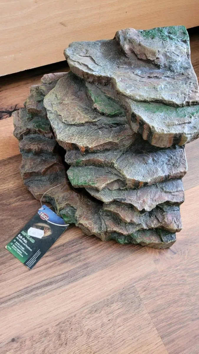 Trixie rock decorations - Image 1