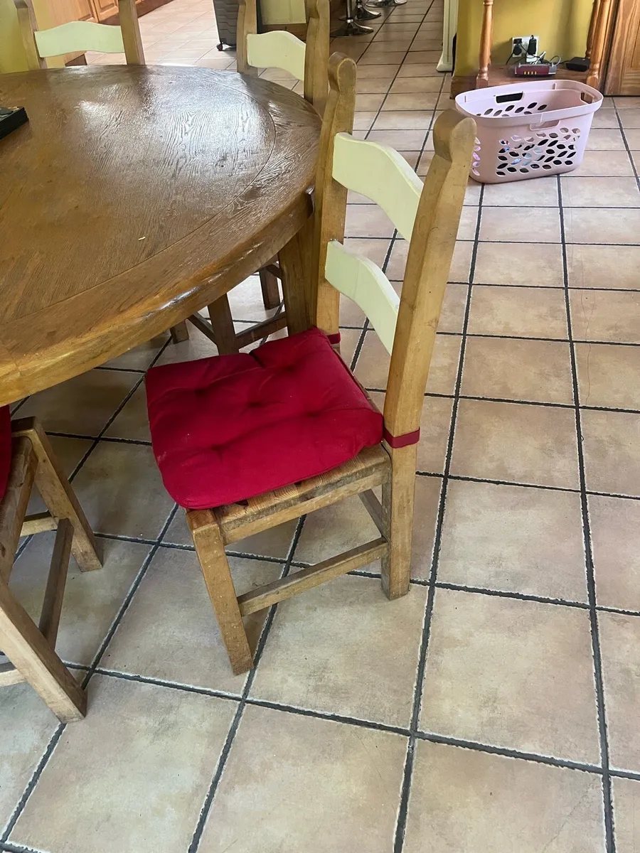 Kitchen table & 6 chairs - Image 3