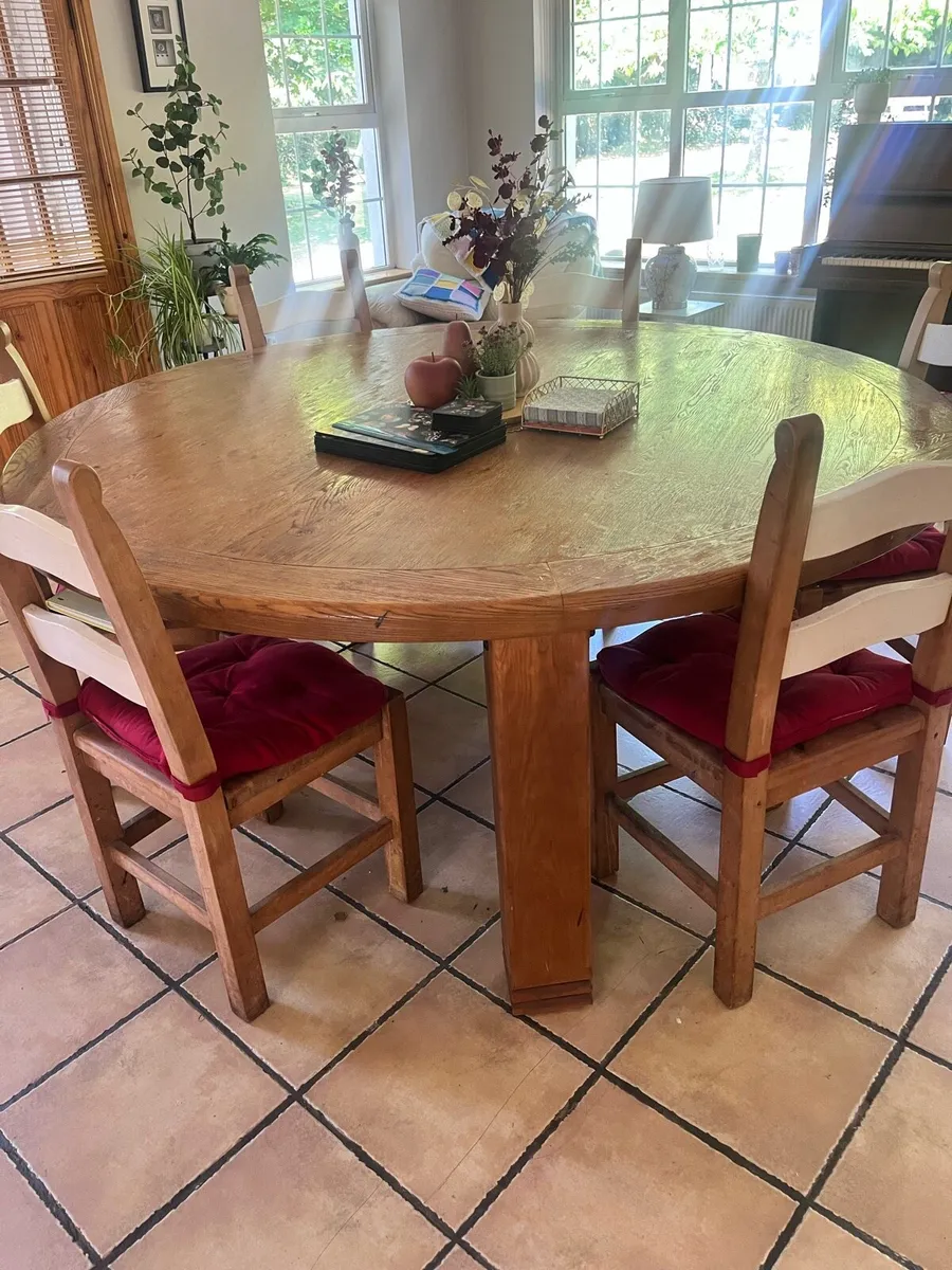 Kitchen table & 6 chairs - Image 1
