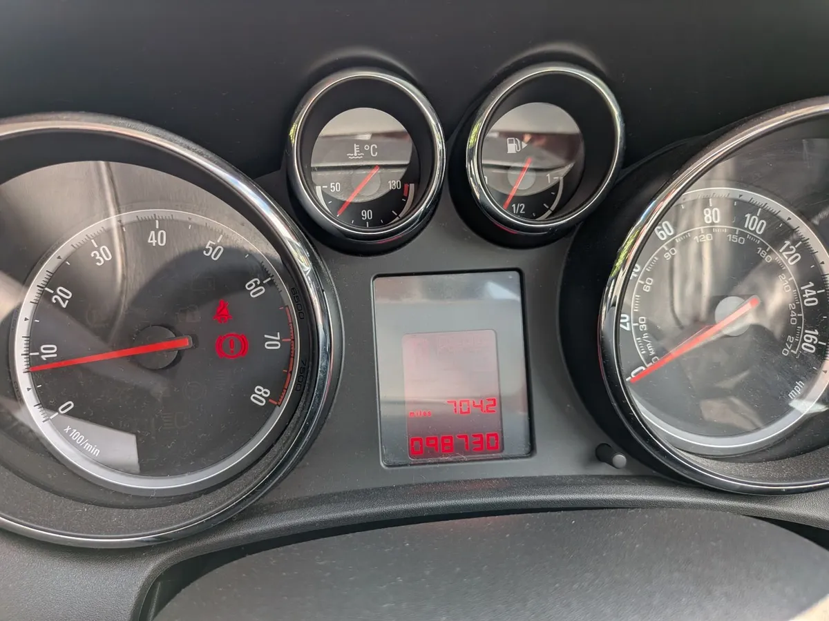 Vauxhall Astra 1.4 Petrol - 98730 miles - Easy Fix - Image 2