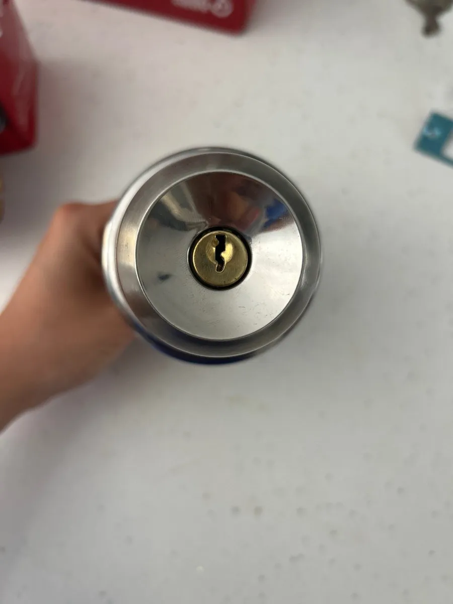 Door nobs with locks and keys - Image 2