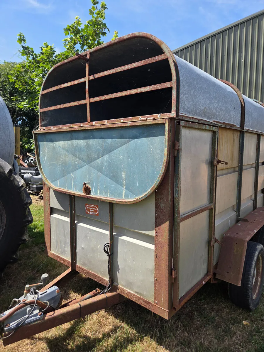 Murphy 8 x 4 Cow Box - Image 1
