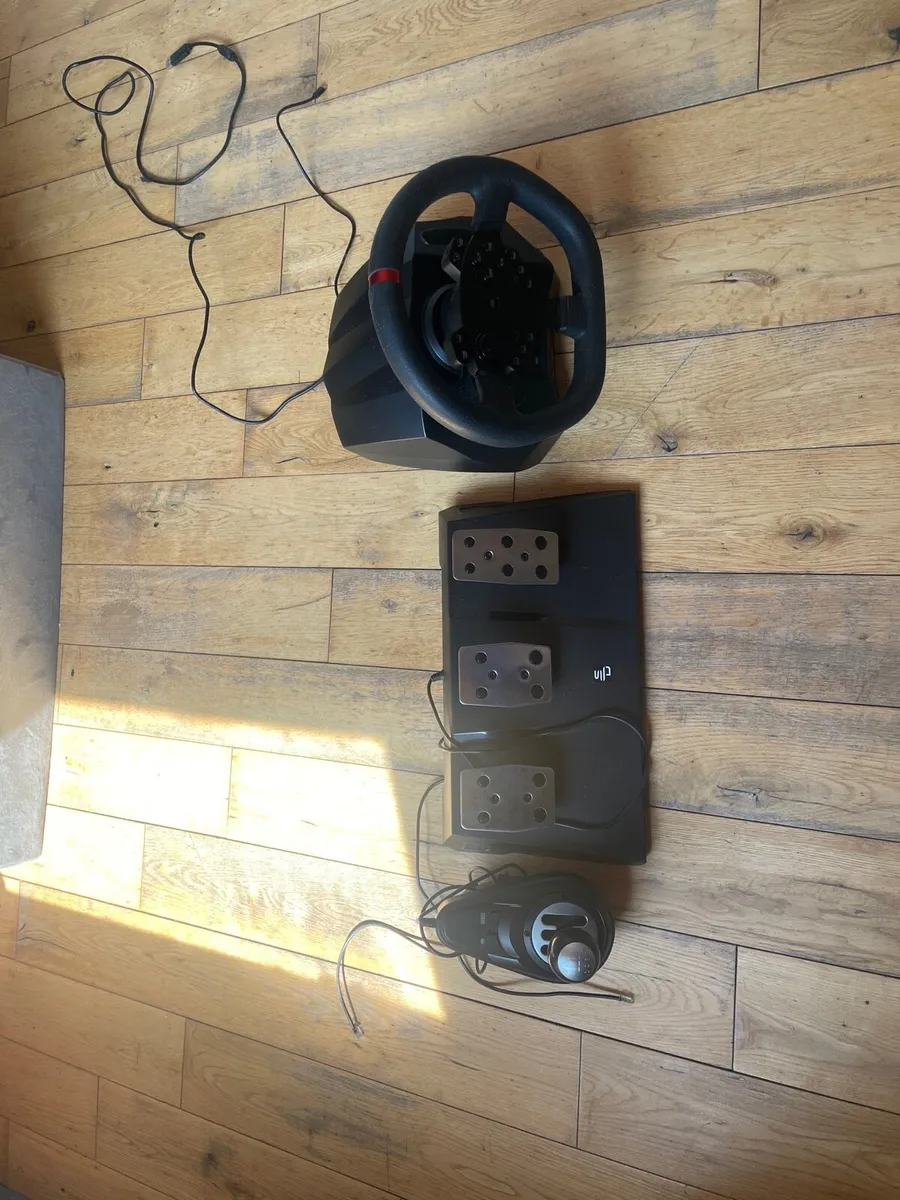 Gaming steering wheel set - Image 1