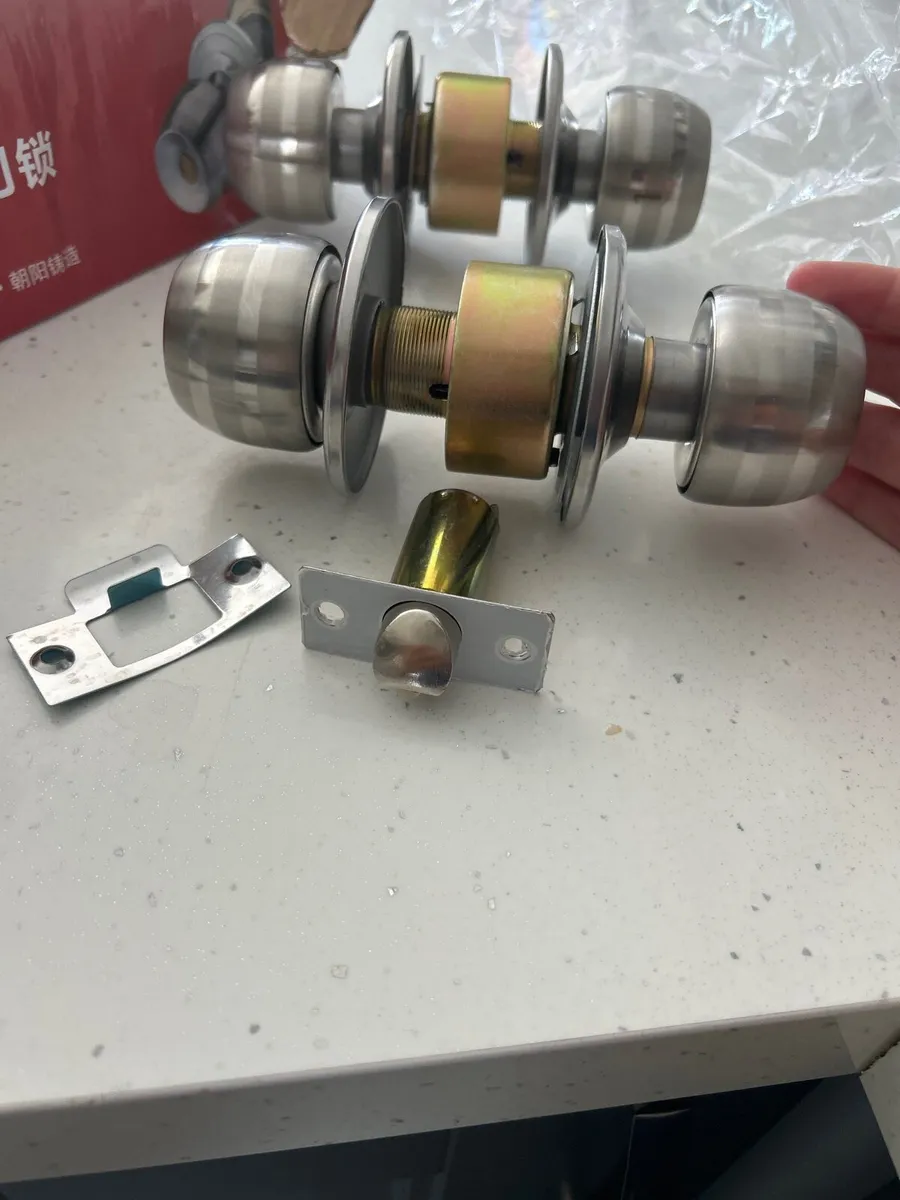 Door nobs with locks and keys - Image 4