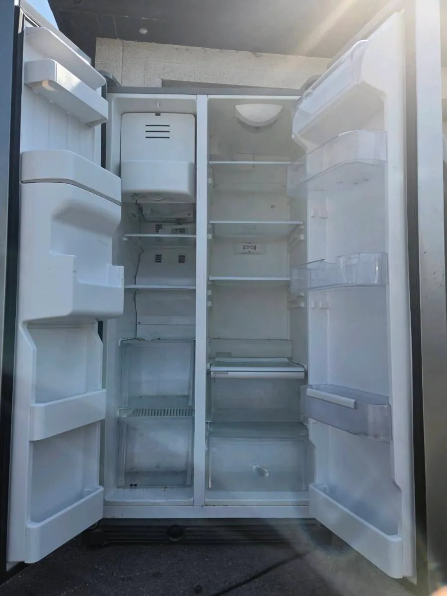Fridge freezer american - Image 2