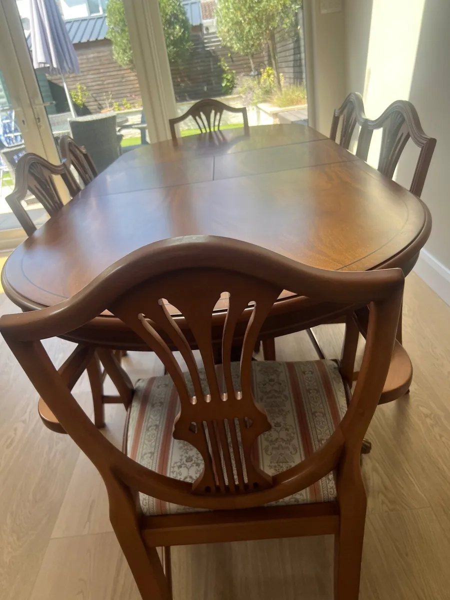 For Sale Dining table set & sideboard - Image 3