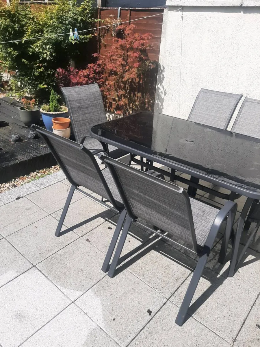 Patio table and 6 chairs - Image 3