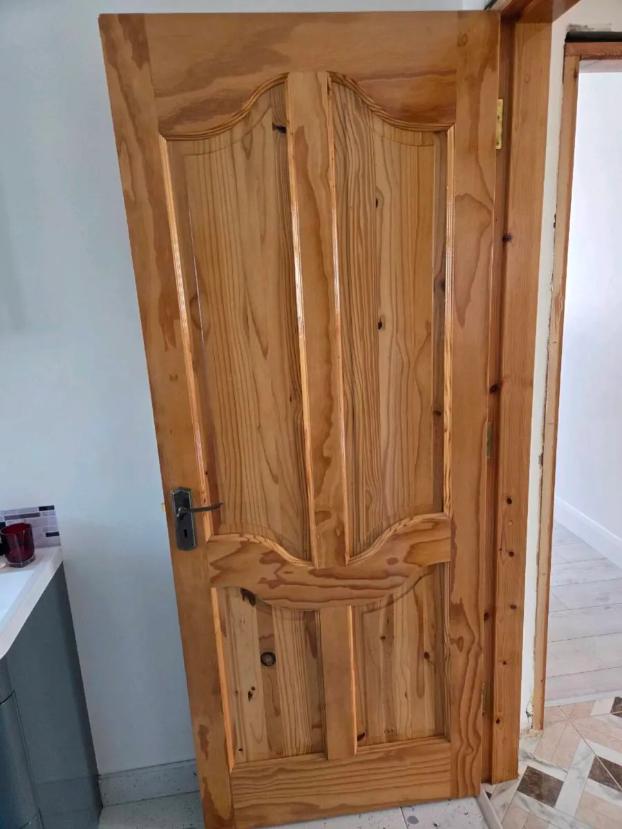 6 Pine solid doors - Image 1