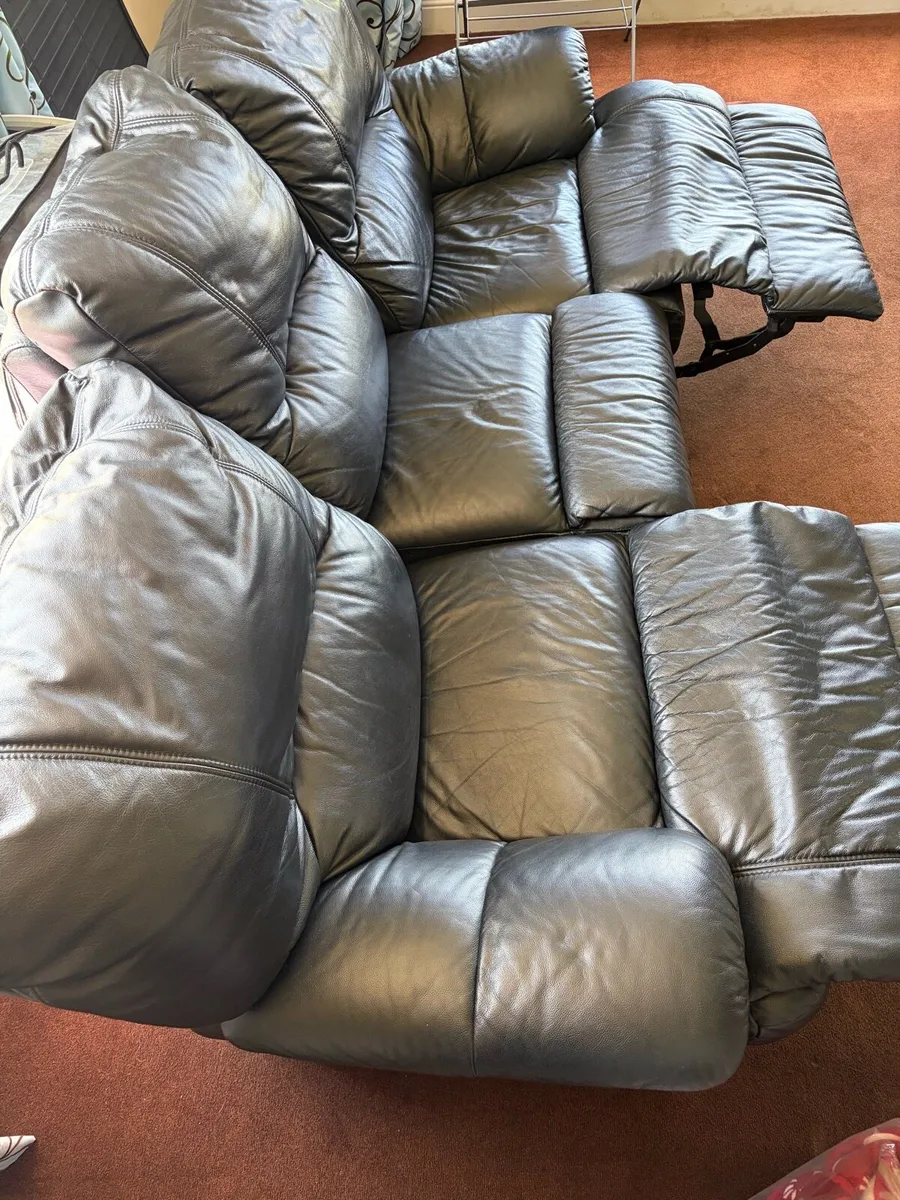 Black Leather 3 seater recliner sofa - Image 4