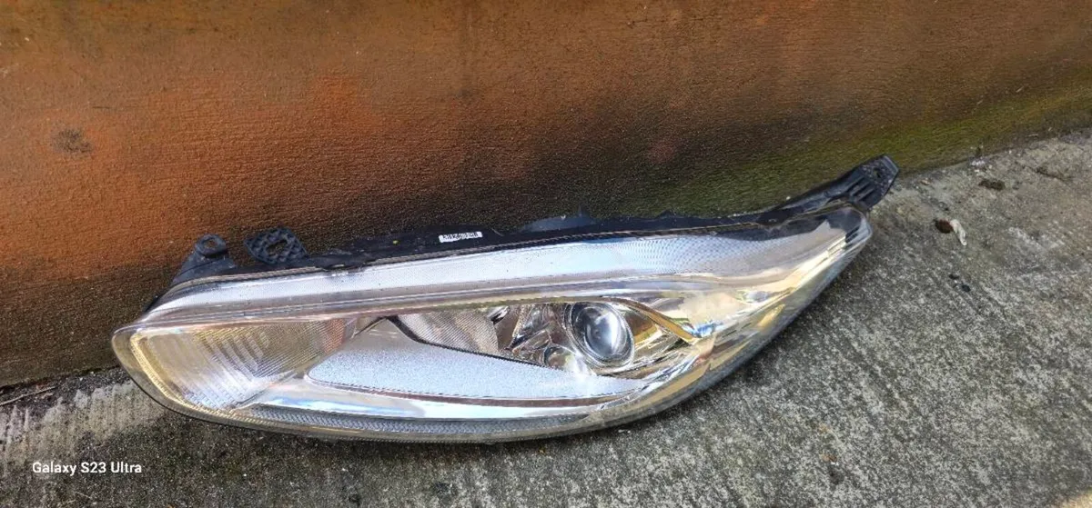 Ford fiesta 2015 front left LED headlight - Image 1