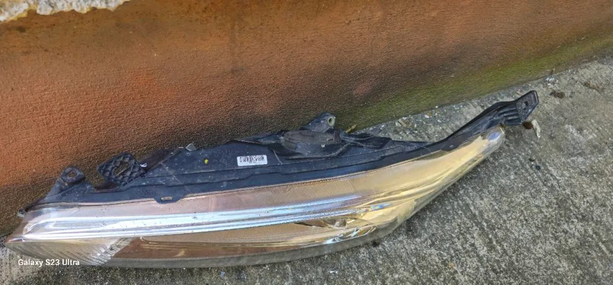 Ford fiesta 2015 front left LED headlight - Image 2