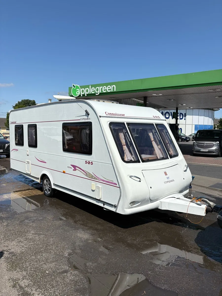 Compass High End 5 Berth Caravan - Image 3