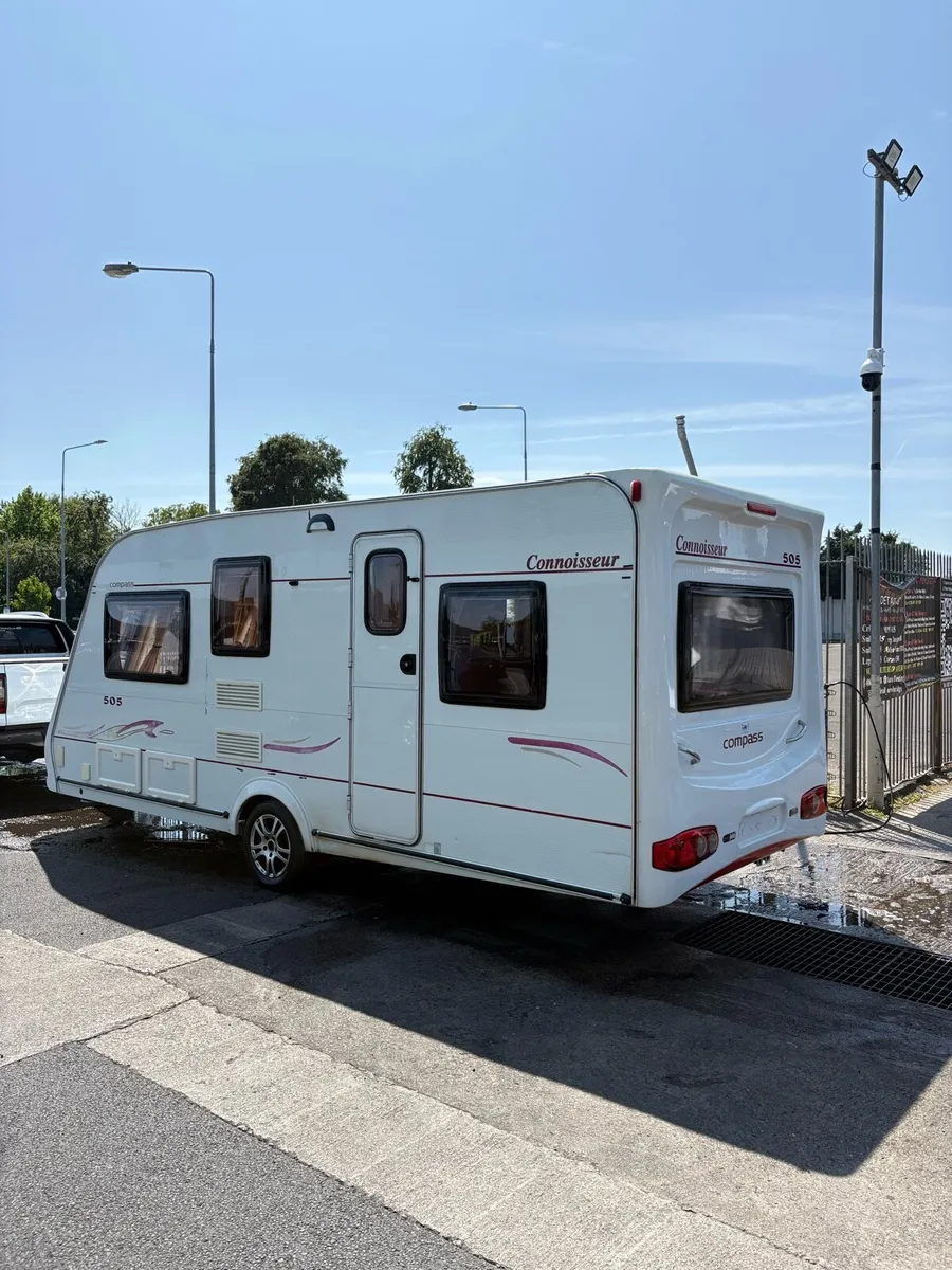 Compass High End 5 Berth Caravan - Image 4