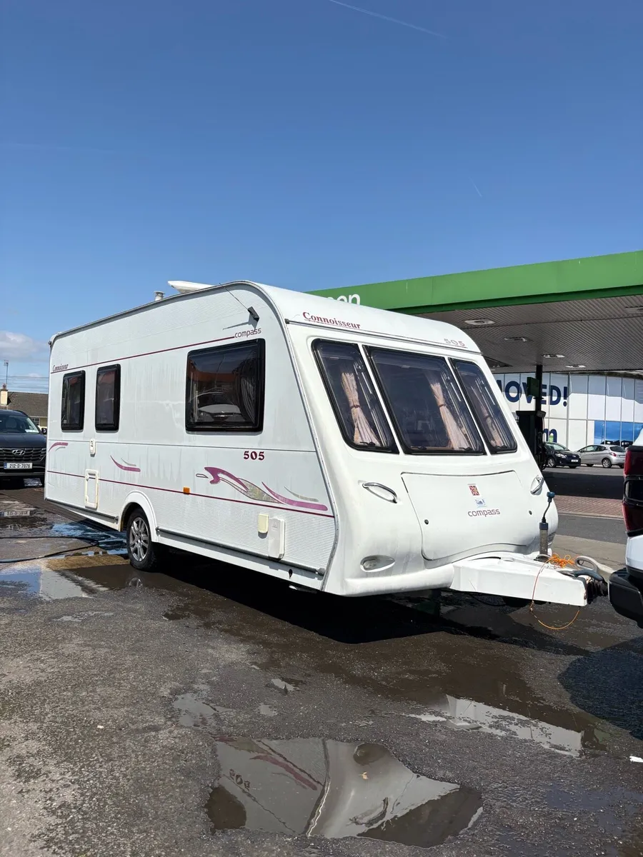 Compass High End 5 Berth Caravan - Image 1
