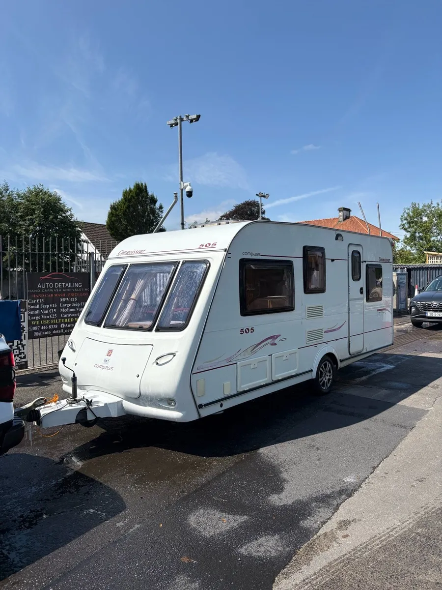 Compass High End 5 Berth Caravan - Image 2