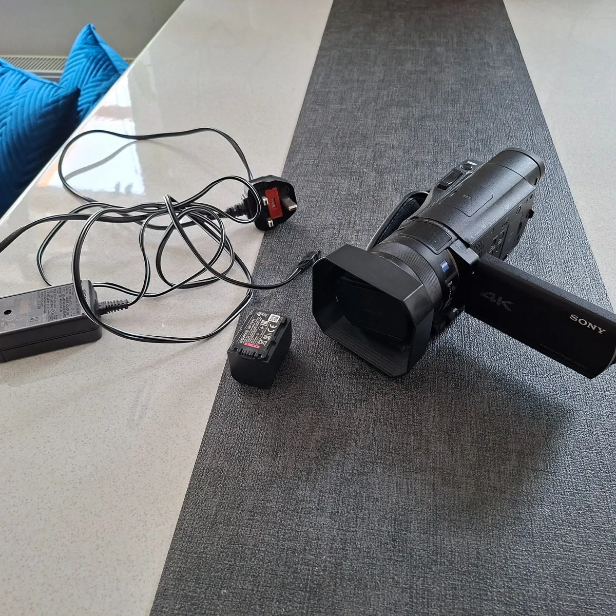 Sony FDR AX100 - Image 1