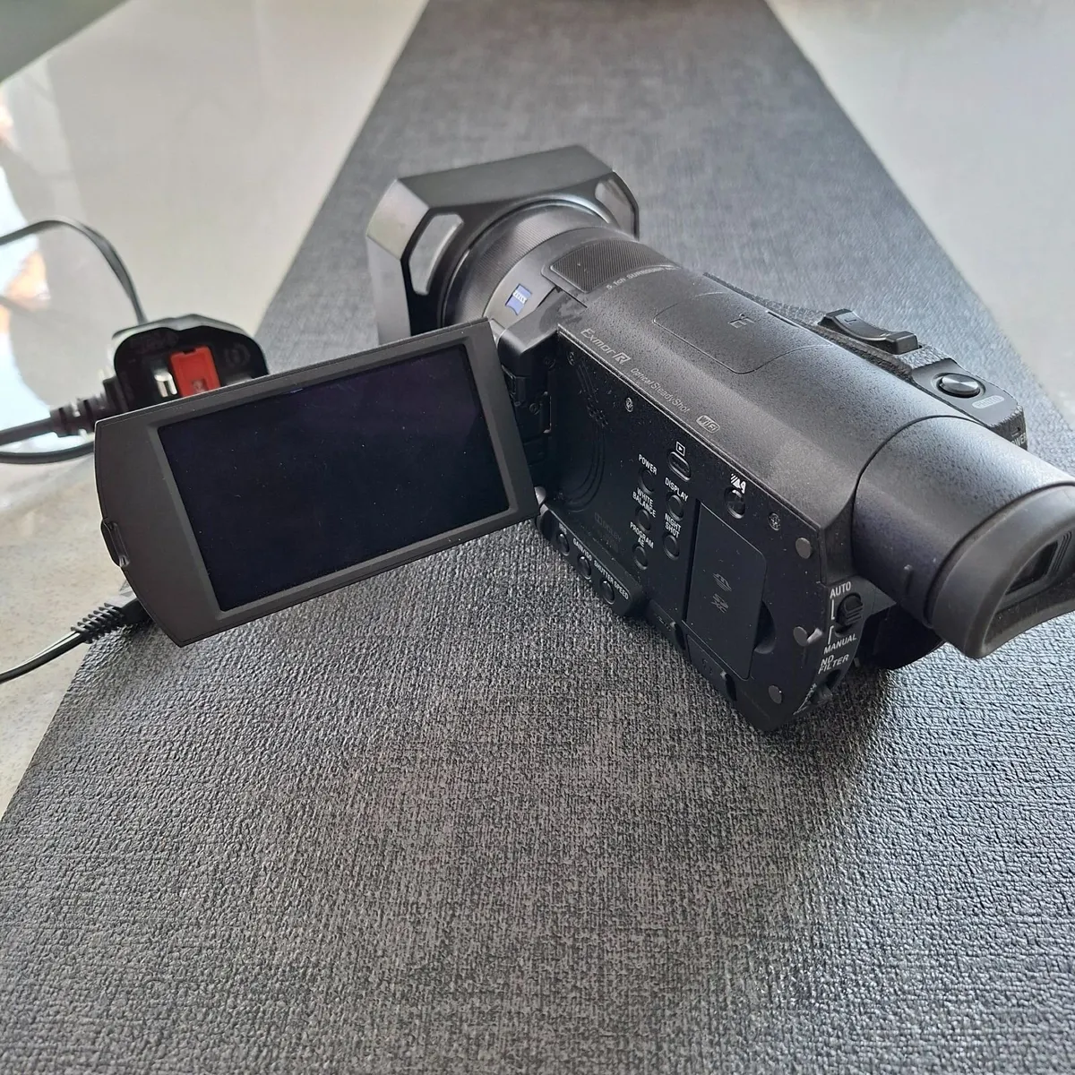 Sony FDR AX100 - Image 2