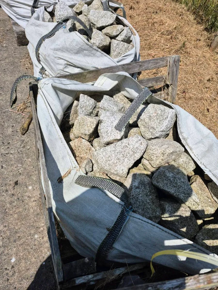 Granite wall building - Image 2