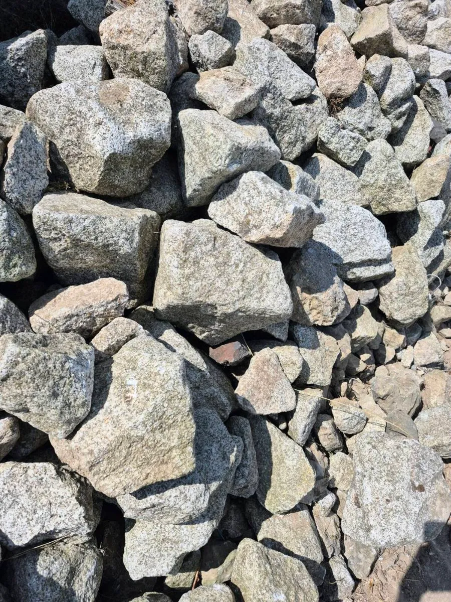Granite wall building - Image 1
