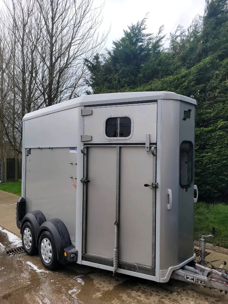 Ifor Williams 506 Horsebox - Image 1