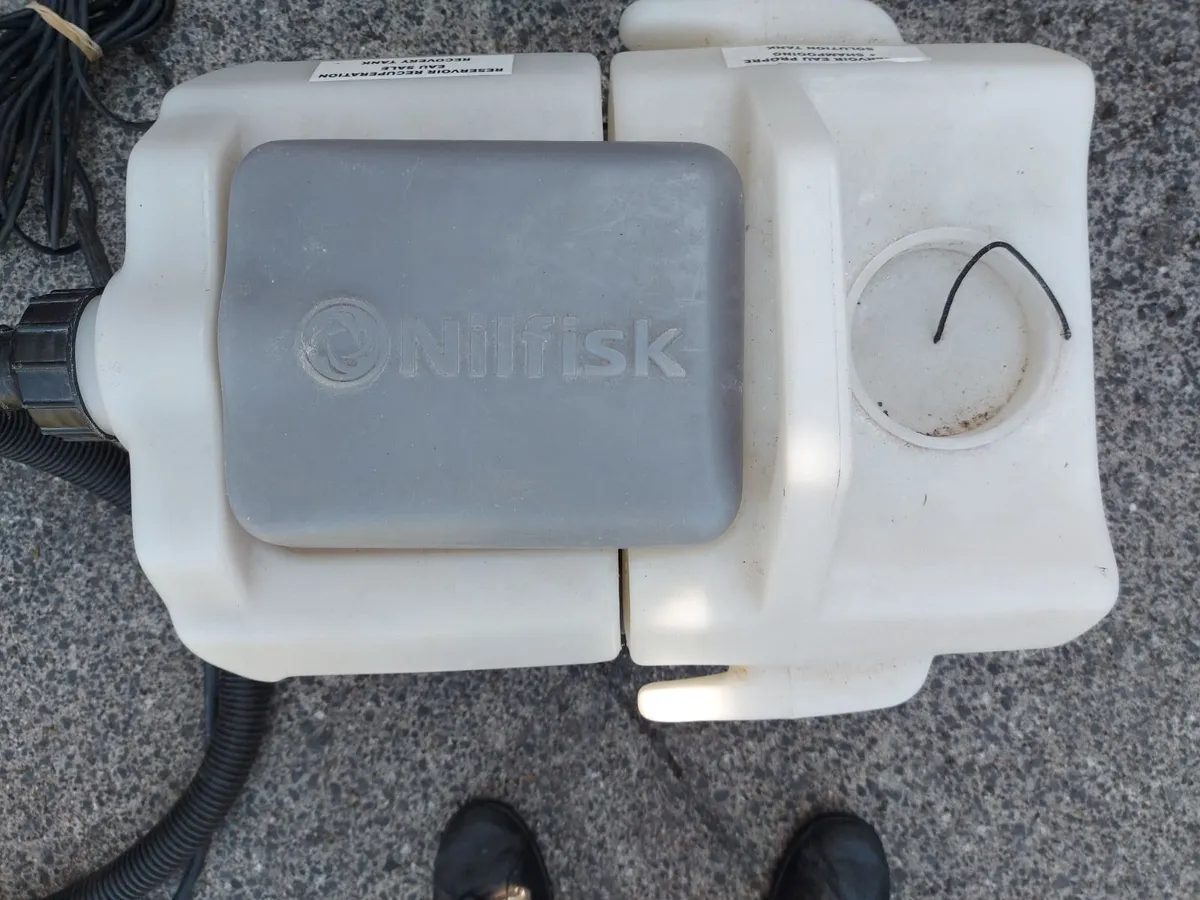 Nilfisk FR1512405001 AX9 Carpet Cleaner, 1000W - Image 2