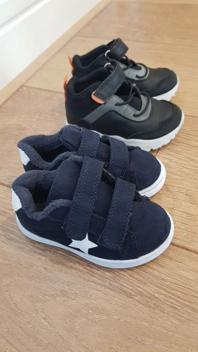 Toddler shoes  4 pairs - Image 1