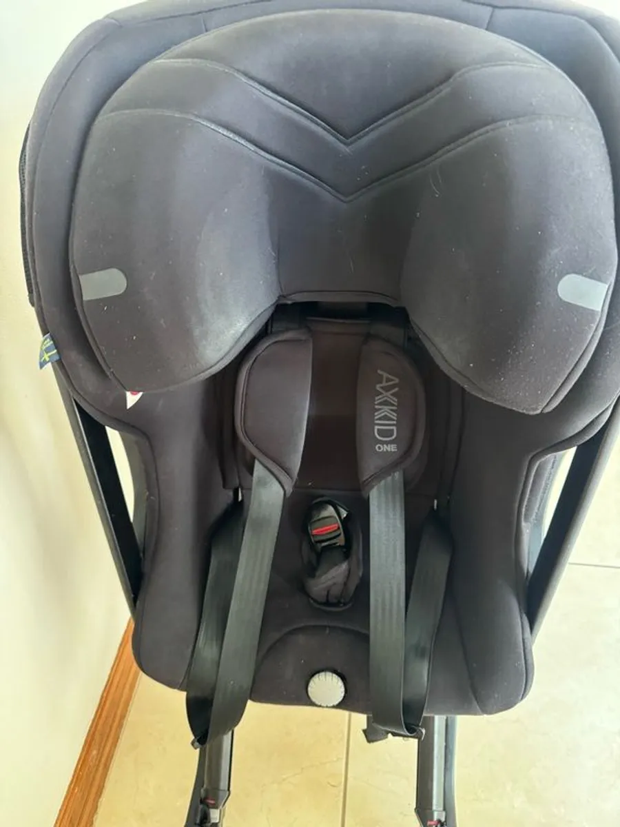 Axkid One ISOFIX rear facing car seat 0-7 years - Image 2