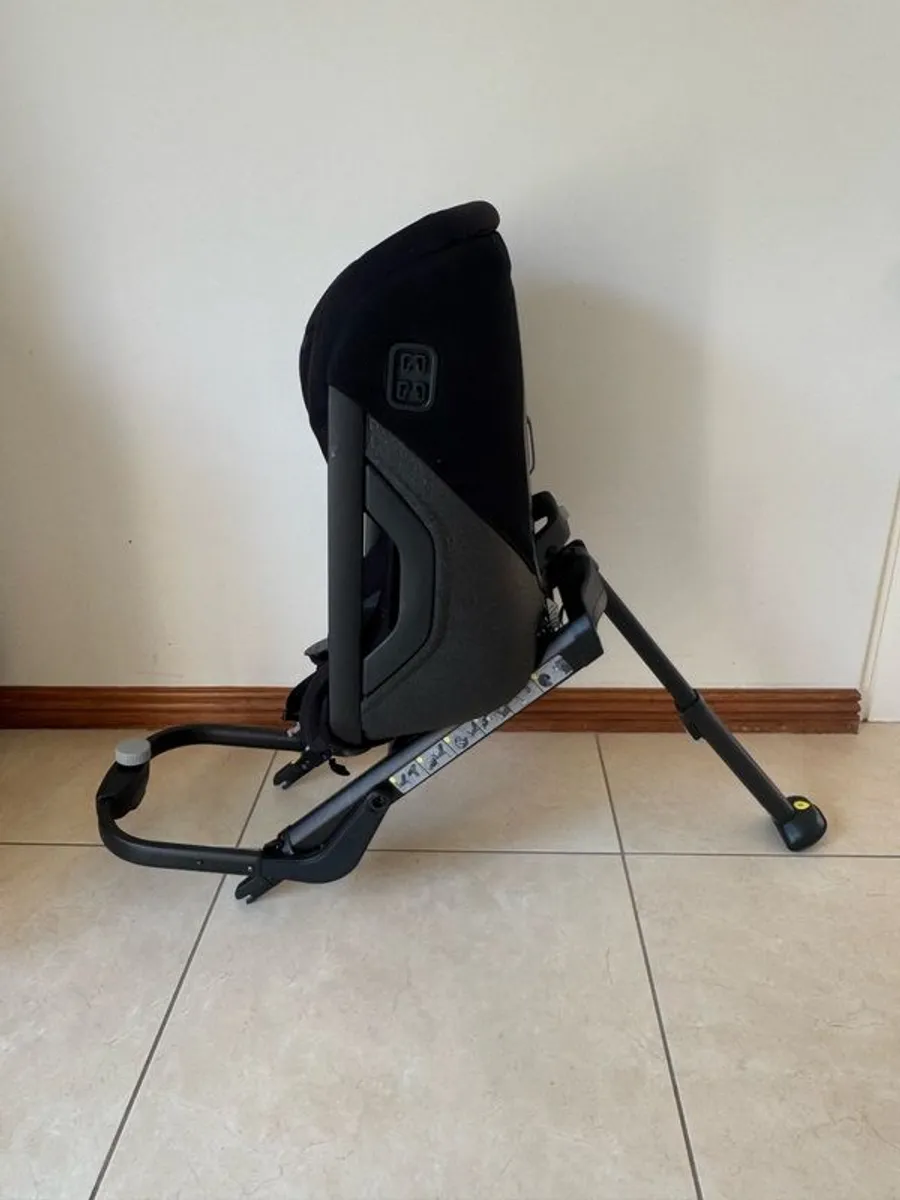 Axkid One ISOFIX rear facing car seat 0-7 years - Image 4