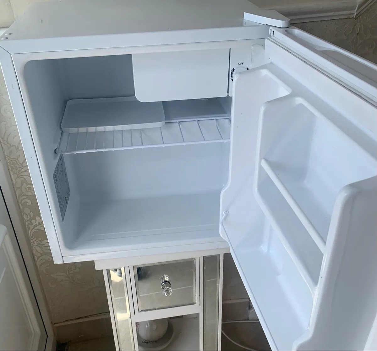 Belling BL43WH Compact Fridge, - Image 4